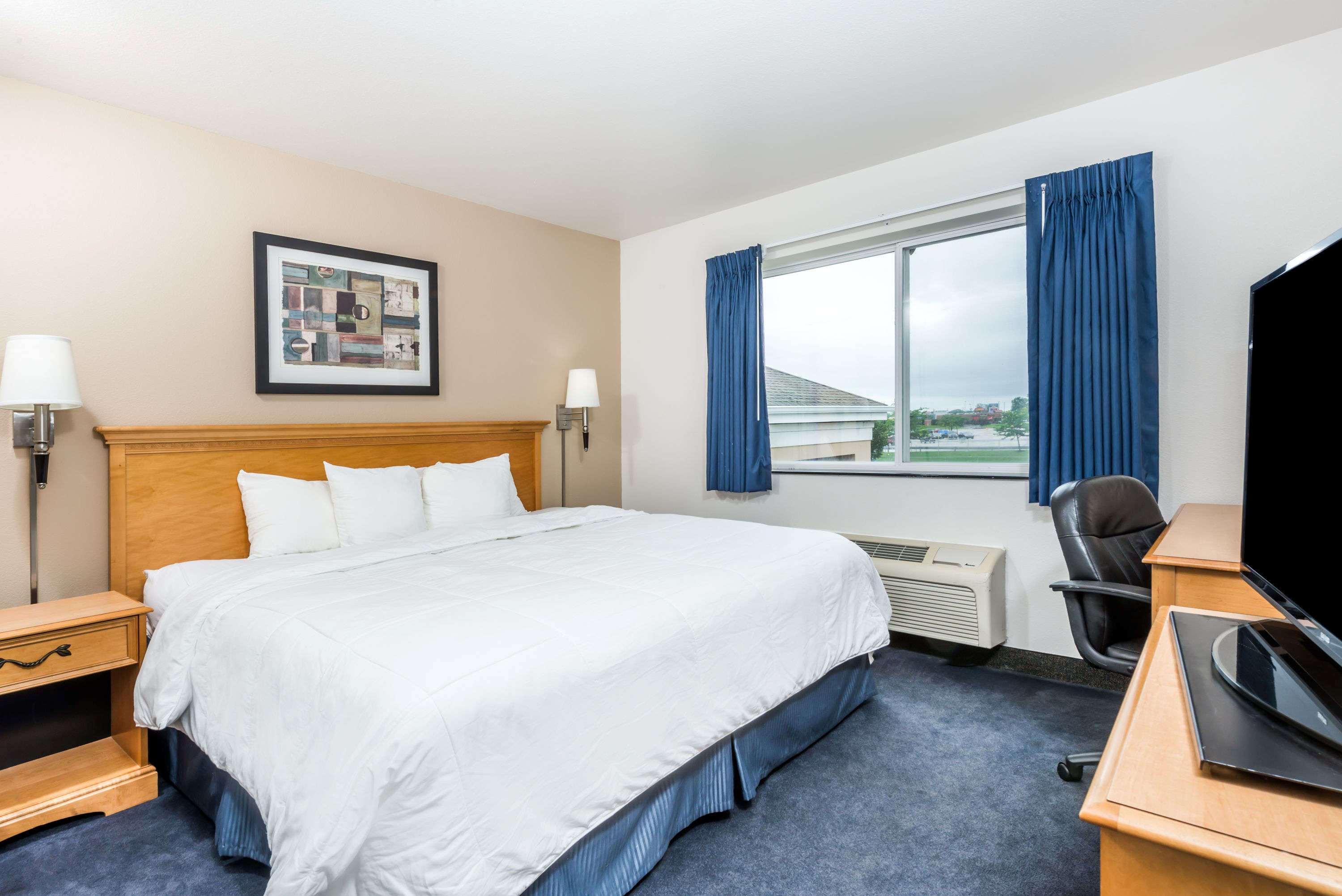Baymont By Wyndham Indianapolis Northeast Hotell Exteriör bild