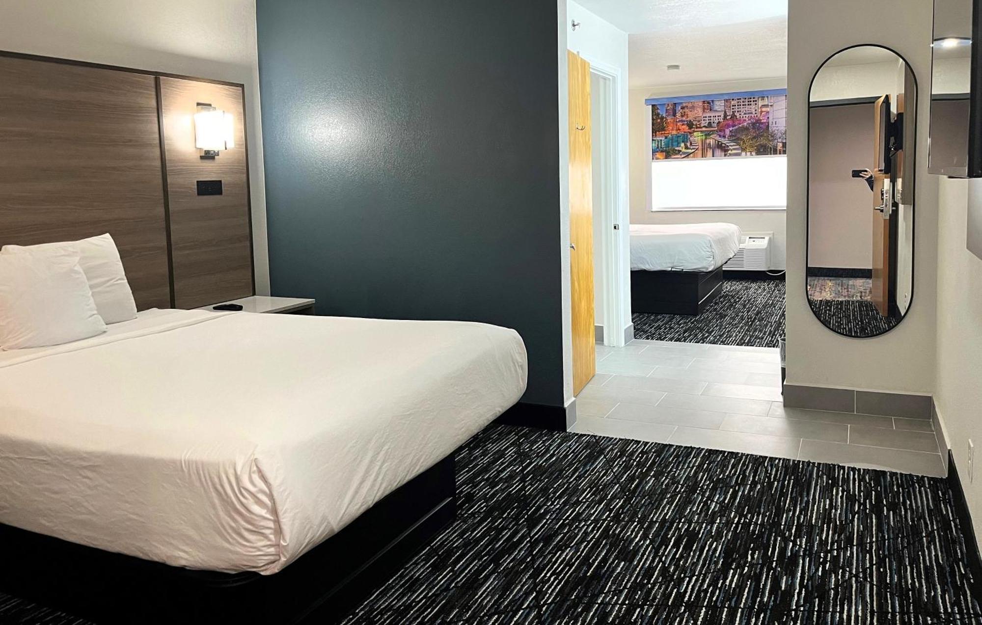 Baymont By Wyndham Indianapolis Northeast Hotell Exteriör bild