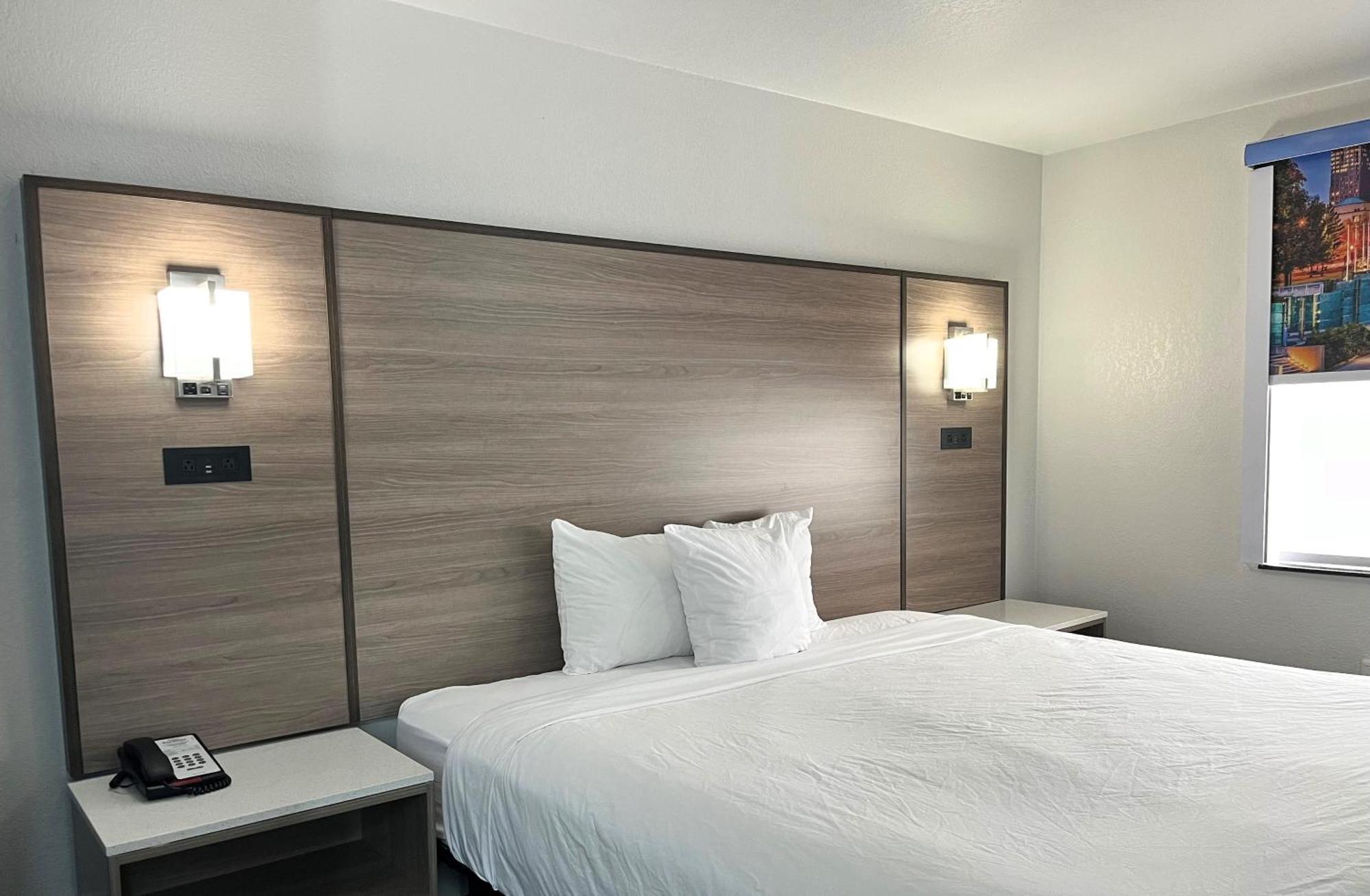 Baymont By Wyndham Indianapolis Northeast Hotell Exteriör bild