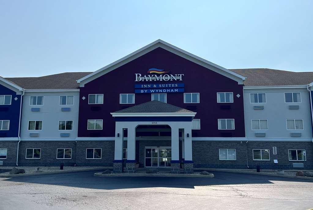 Baymont By Wyndham Indianapolis Northeast Hotell Exteriör bild