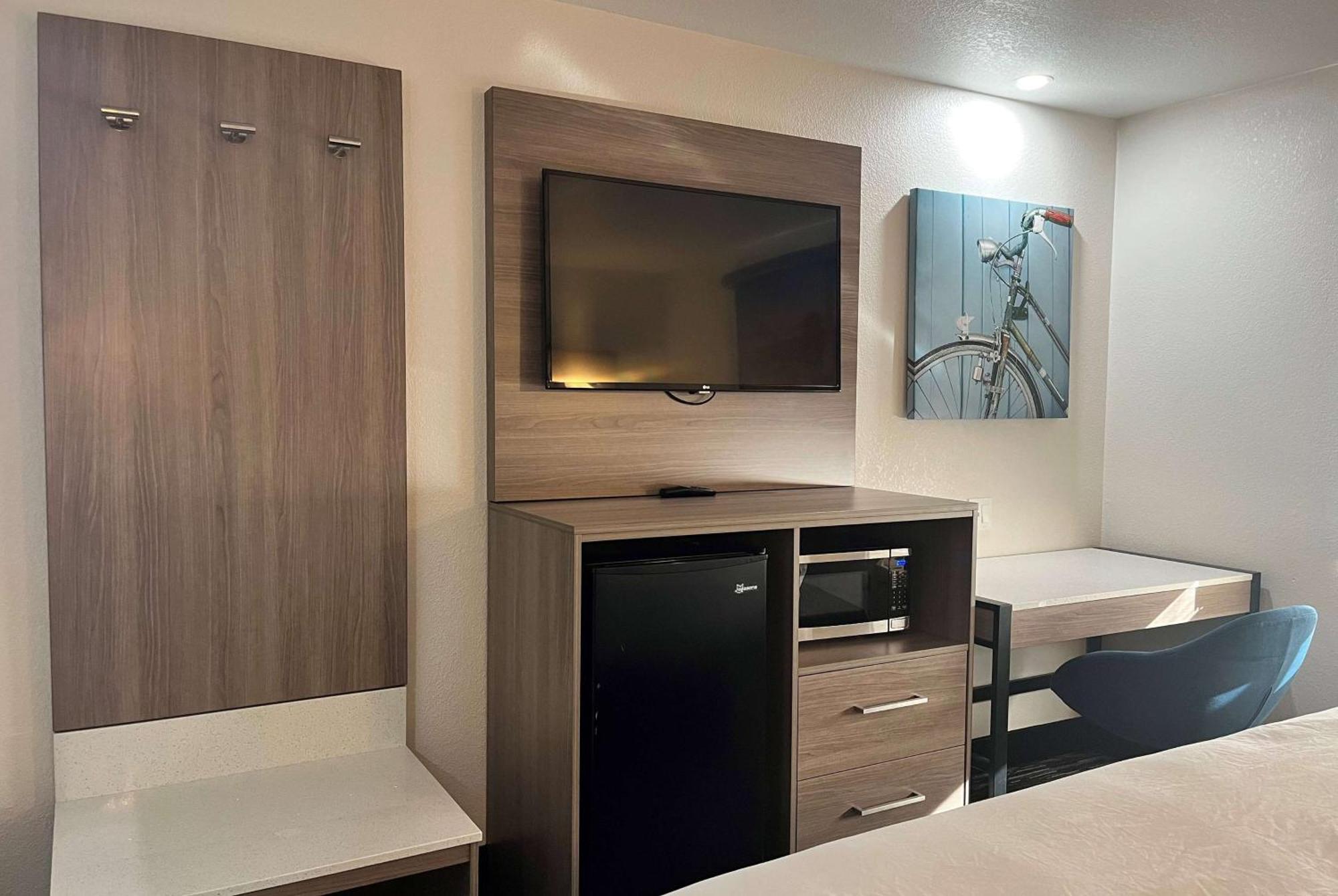 Baymont By Wyndham Indianapolis Northeast Hotell Exteriör bild