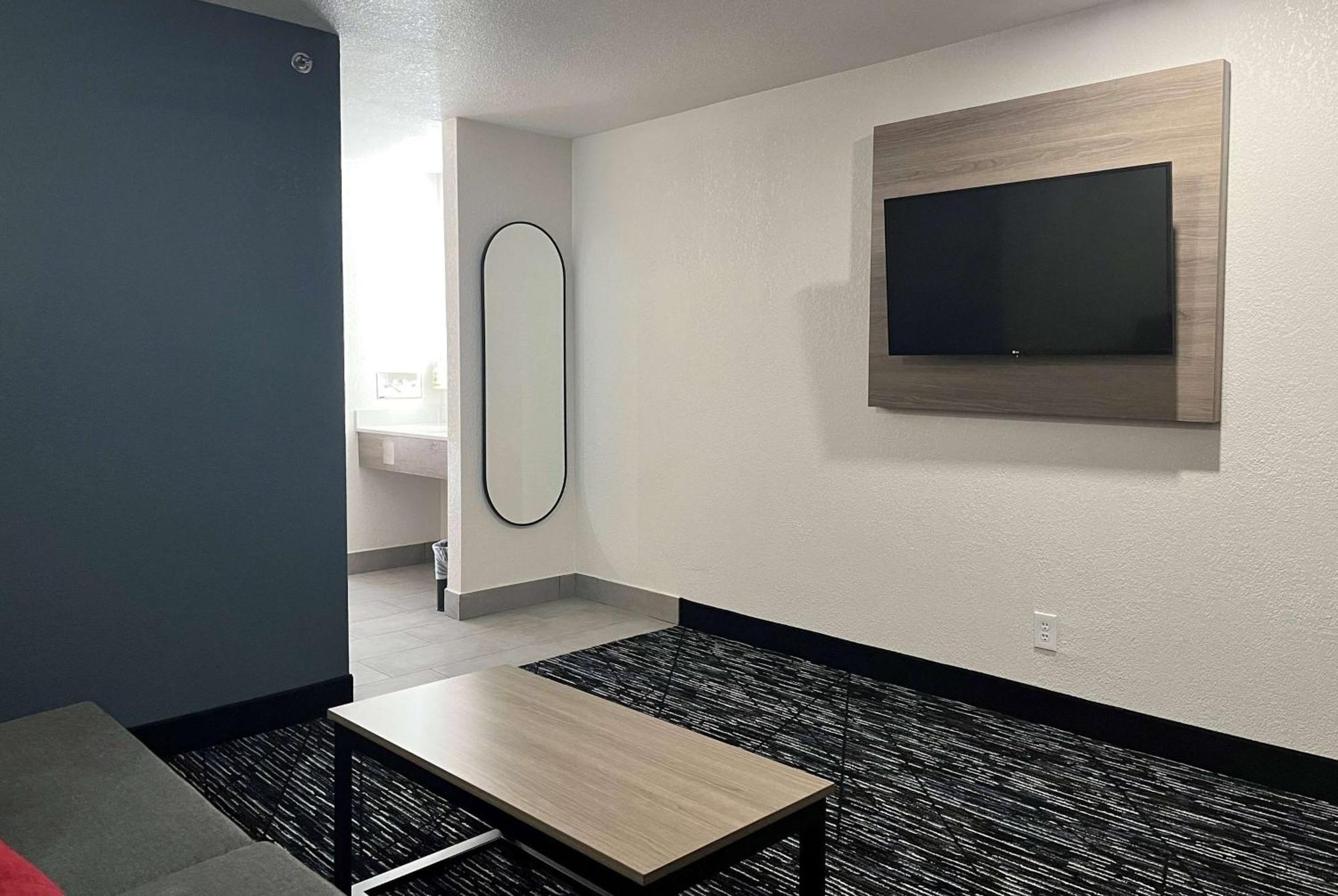 Baymont By Wyndham Indianapolis Northeast Hotell Exteriör bild