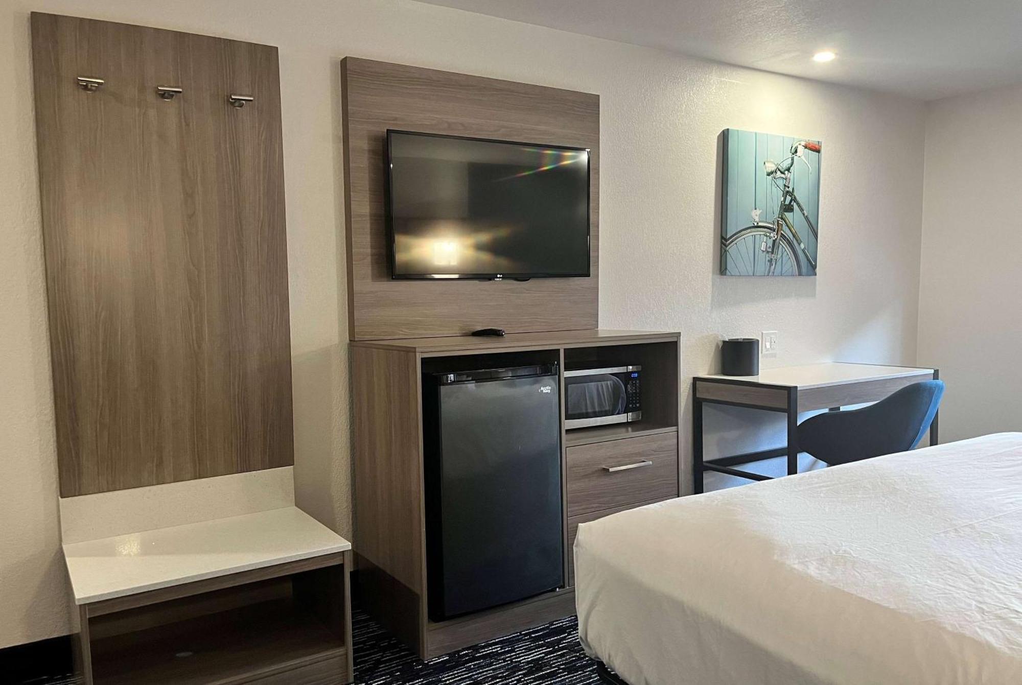 Baymont By Wyndham Indianapolis Northeast Hotell Exteriör bild